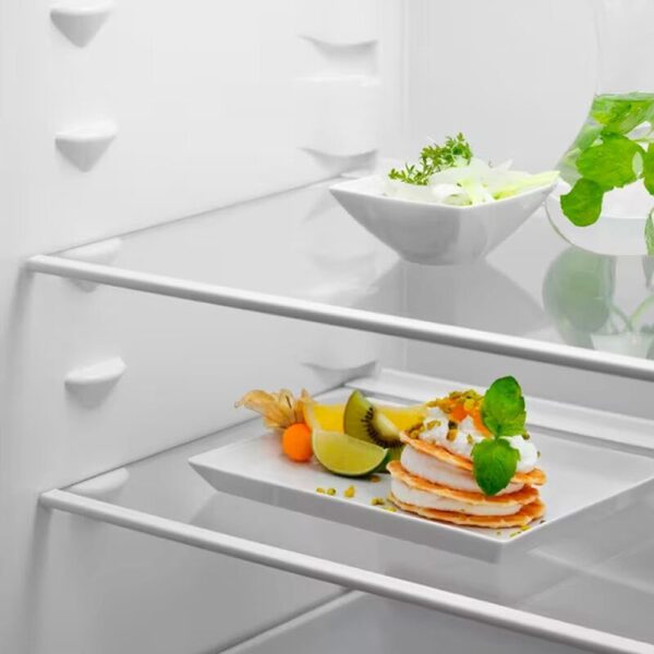 Electrolux LNS5LE18S - Frigorifico Combi Integrable Sin Nofrost E Alto 177 Cm Ancho 54,6 Cm - Imagen 3